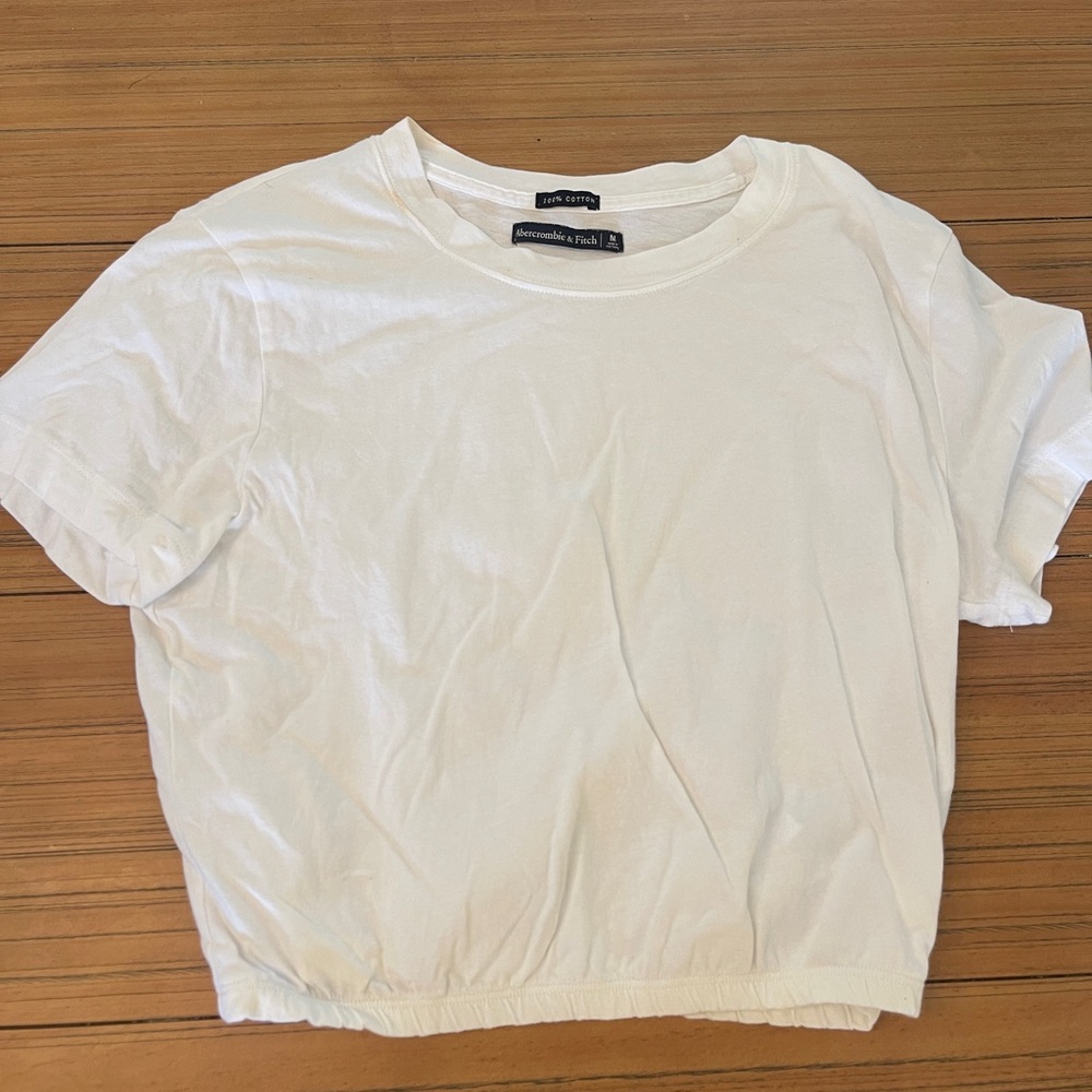 Abercrombie tee, like new, only worn once, size medium, white!